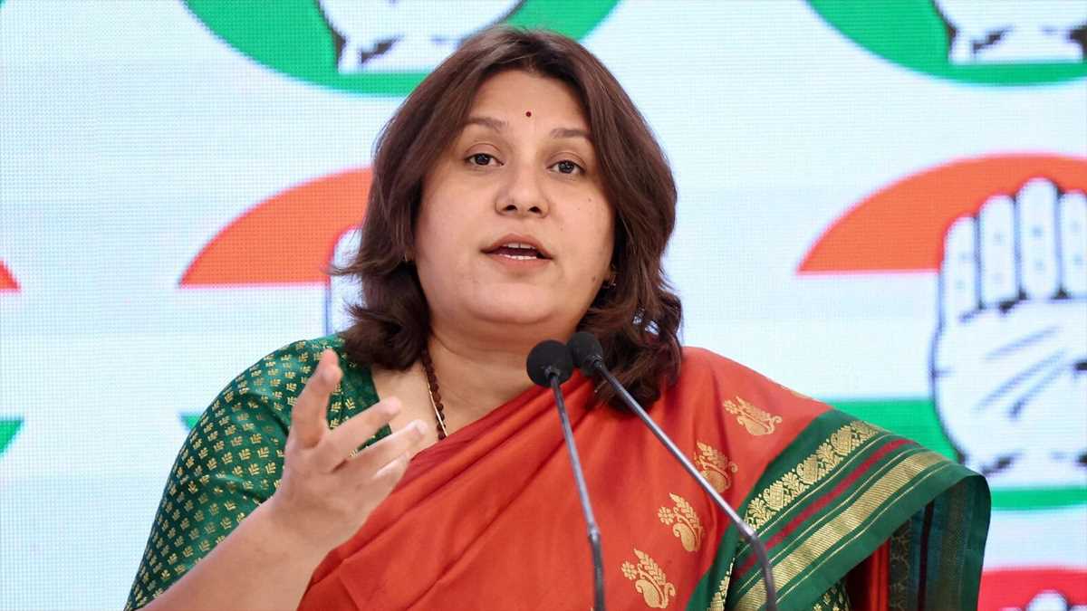 सीएम शिंदे ने मताधिकार पर डाका डालकर बनाई सरकार, महाराष्ट्र की जनता करेगी खारिज : सुप्रिया श्रीनेत